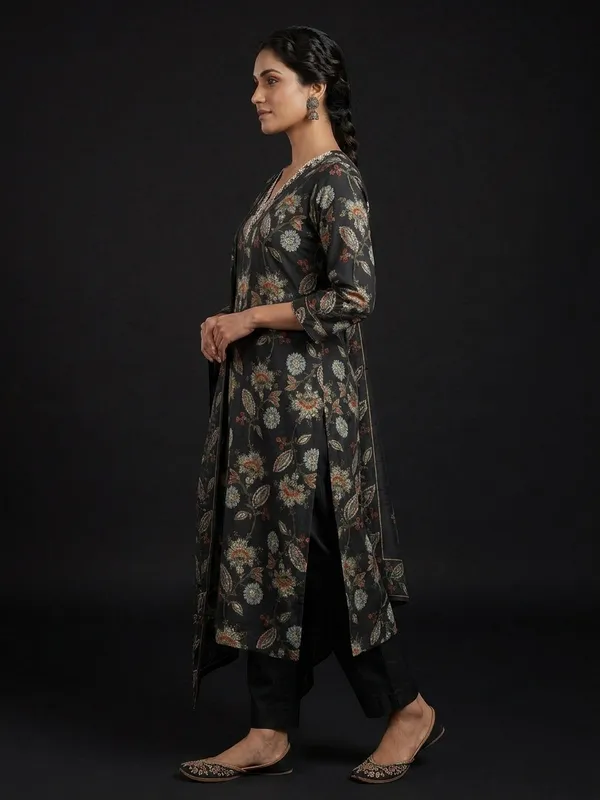 Black_Silk_Floral_Print_Kurta_Set_With_Dupatta_For_Women