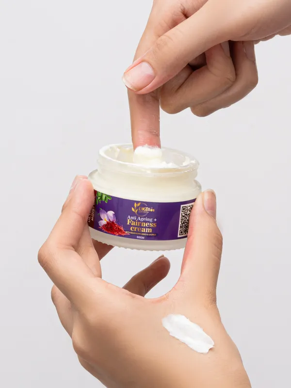 Saffron_Fairness_FaceWash_+_Saffron_Anti_Ageing_Fairness_Cream