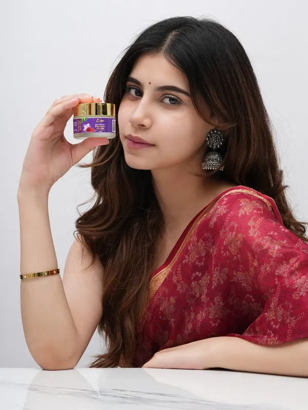 Kojic_Acid_Glutathione_Saffron_Anti_Aging_Fairness_Cream
