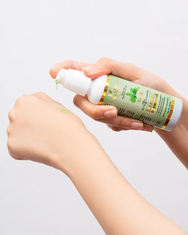 Tulsi_Salicylic_Acid_Tea_Tree_Neem_Acne_Correcting_Face_Wash