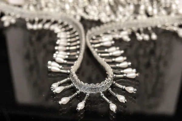 Silver_Pearl_Beaded_Lace_Trim_for_Garment_Embellishment