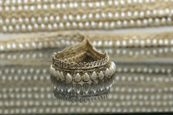 Pearl_And_Gold_Chain_Decorative_Trim_For_Sarees_And_Suits