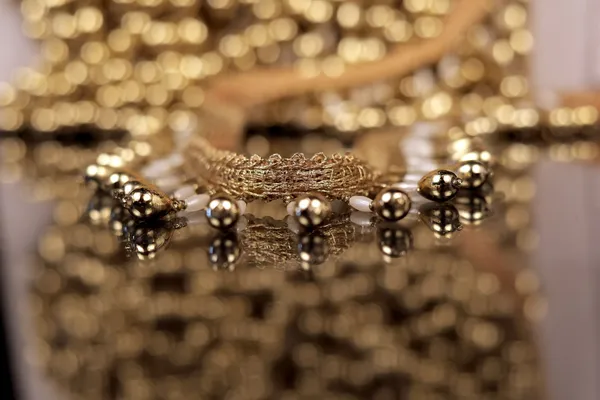 Golden_Beaded_Trim_with_Teardrop_Dangles_for_Crafts