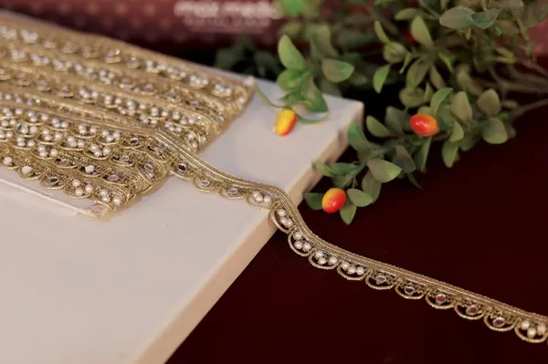 Golden_Embellished_Clutch_with_Chain_Strap