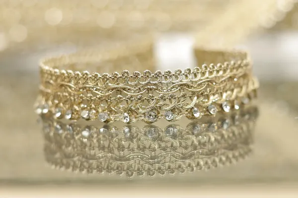Golden_Metallic_Embellished_Lace_Trim_for_Crafts_and_Garments