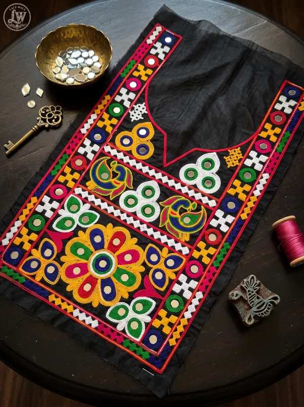 NECK-15_GAMTHI_WORK_&_MIRROR_WORK_[SMALL_SIZE_]