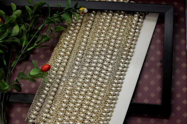 Pearl_And_Gold_Chain_Decorative_Trim_For_Sarees_And_Suits