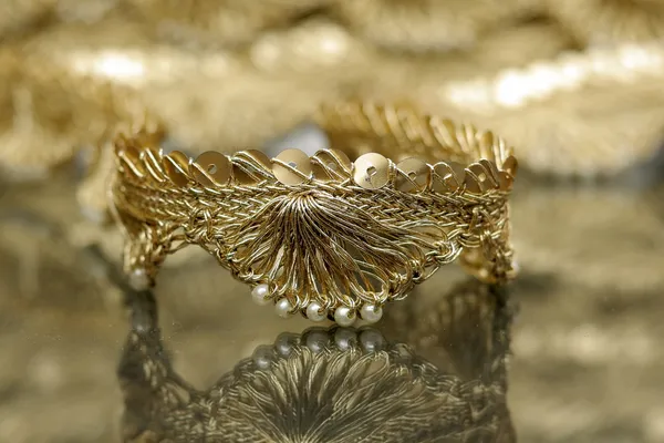 Gold_Plated_Fan_Design_Pearl_Embellished_Bracelet