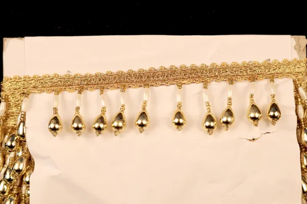 Golden_Beaded_Trim_with_Teardrop_Dangles_for_Crafts