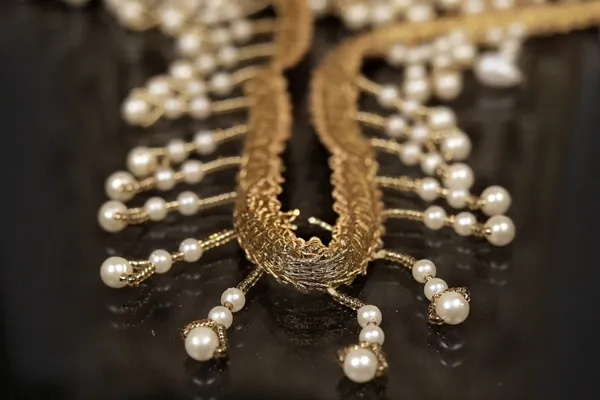 Golden_Beaded_Pearl_Tassel_Trim_for_Embellishment
