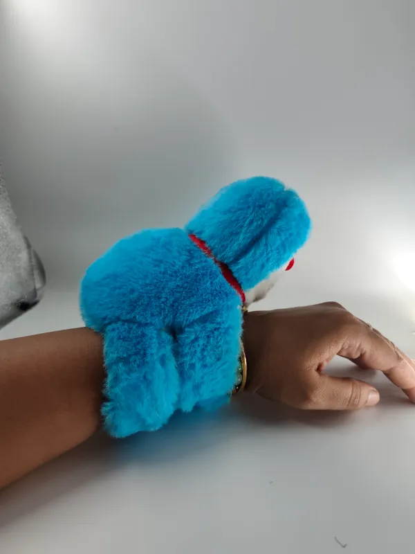 Cute_Doraemon_Wrist_Hug_Plush