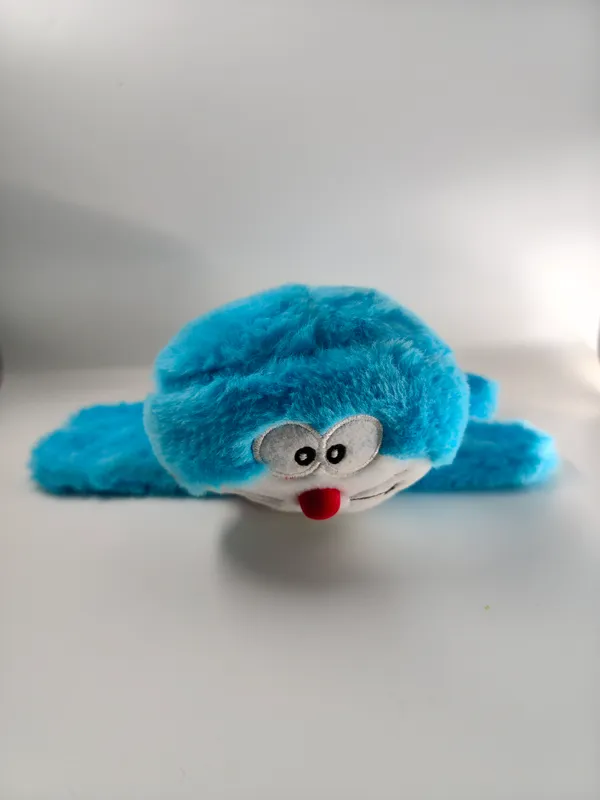 Cute_Doraemon_Wrist_Hug_Plush