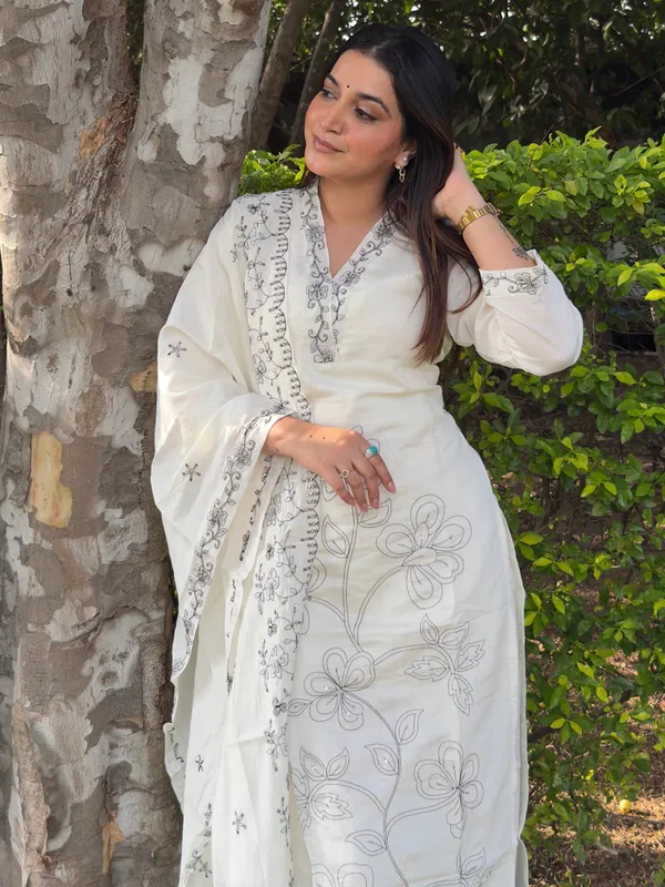 Kavya_Silk_Blend_Embroidered_Straight_Kurta_Set_with_Trousers_&_Dupatta