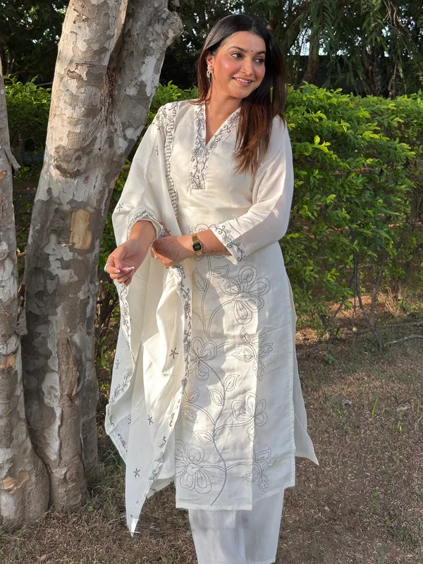 Kavya_Silk