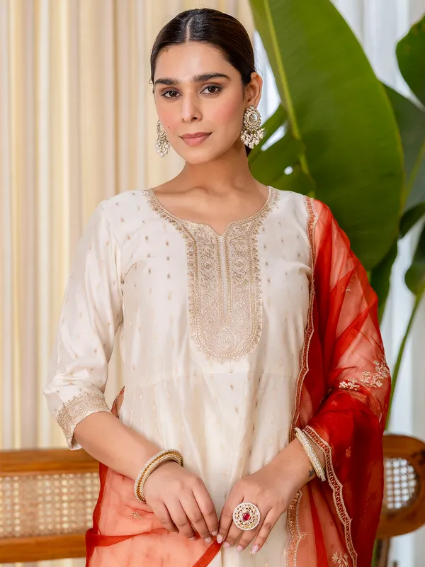 Sattva_White_Embroidred_Kurta_Sets_with_Heavy_thread_Work_Women_Suits