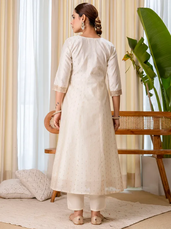 Sattva_White_Embroidred_Kurta_Sets_with_Heavy_thread_Work_Women_Suits