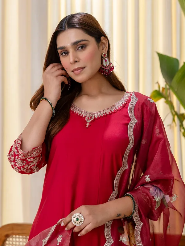 Vireya_Cherry_red_Embroidred_Kurta_Sets_with_Sequins_Work_Women_Suits