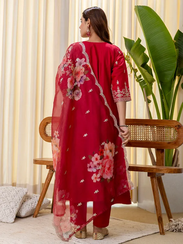 Vireya_Cherry_red_Embroidred_Kurta_Sets_with_Sequins_Work_Women_Suits