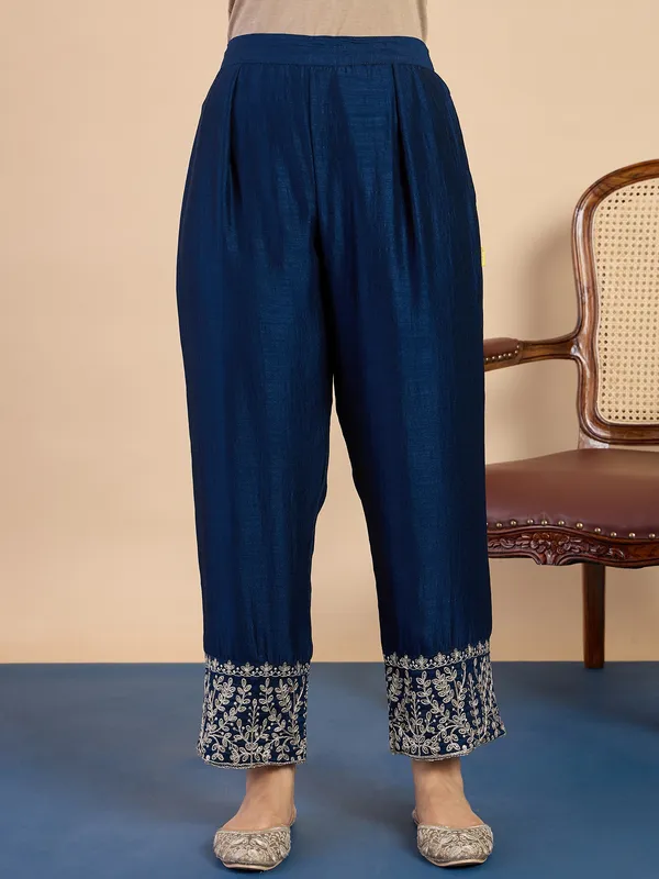 Teal_Women's_Designer_Kurta_Pant_Set_Premium_Pattern_Collection