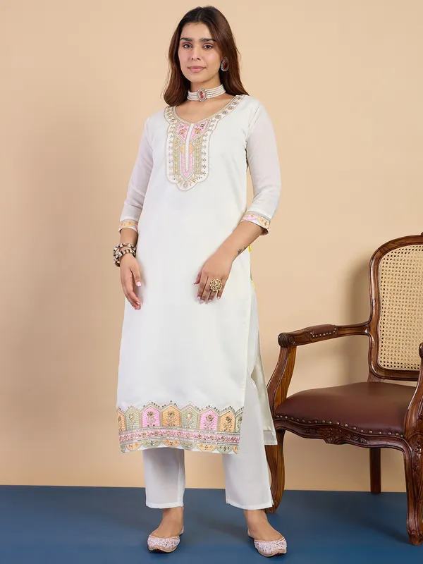 Off-white_Women's_Designer_Kurta_Pant_Set_Premium_Pattern_Collection
