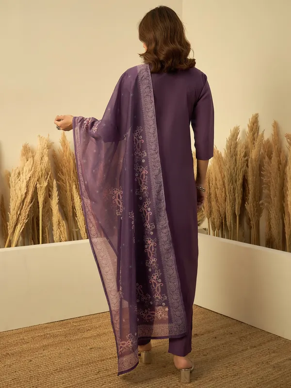Lavender_Women’s_Traditional_Kurta_Pant_Set_with_Dupatta