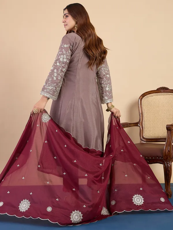 Women's_Peach_Silk_Blend_Embroidered_Yoke_Flared_Kurta_Set