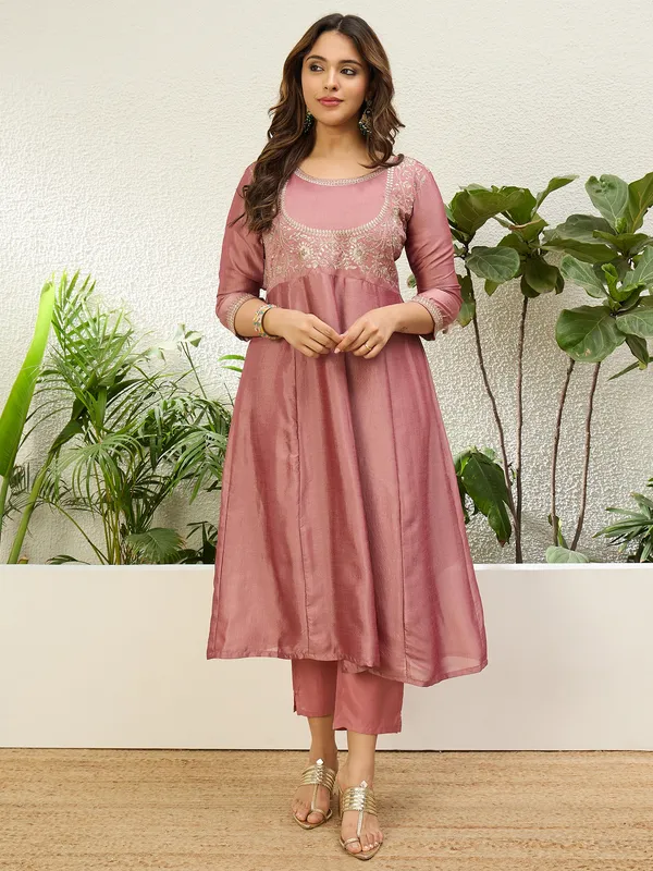 Women's_Mauve_Pink_Embroidered_Yoke_Design_Flared_Kurta_Set
