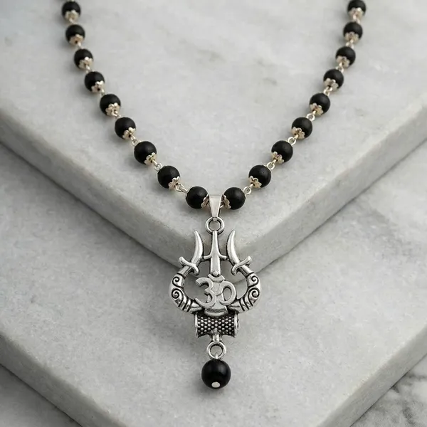 Karanguli_Trishul_Om_Pendant_White_Metal_Cap_Necklace