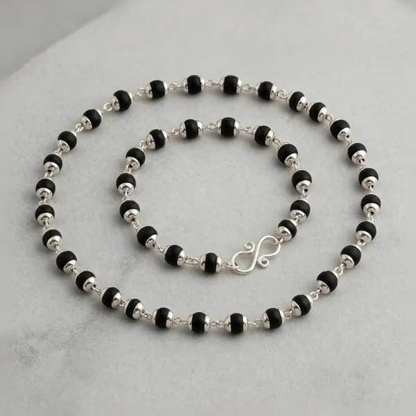 Silver_And_Black_Beaded_Chain_Necklace