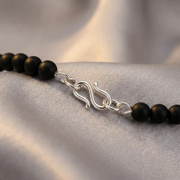 Silver_And_Black_Beaded_Chain_Necklace