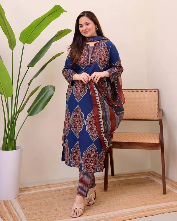 Blue_Georgette_Suit_Set_For_Women