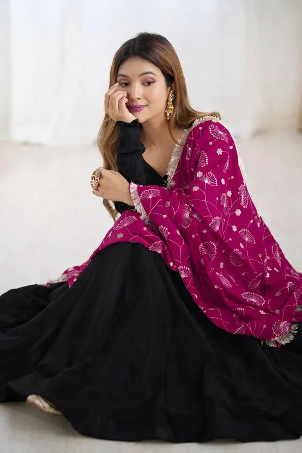Black_&_Pink_Georgette_Anarkali_Gown_With_Dupatta_Set_For_Women