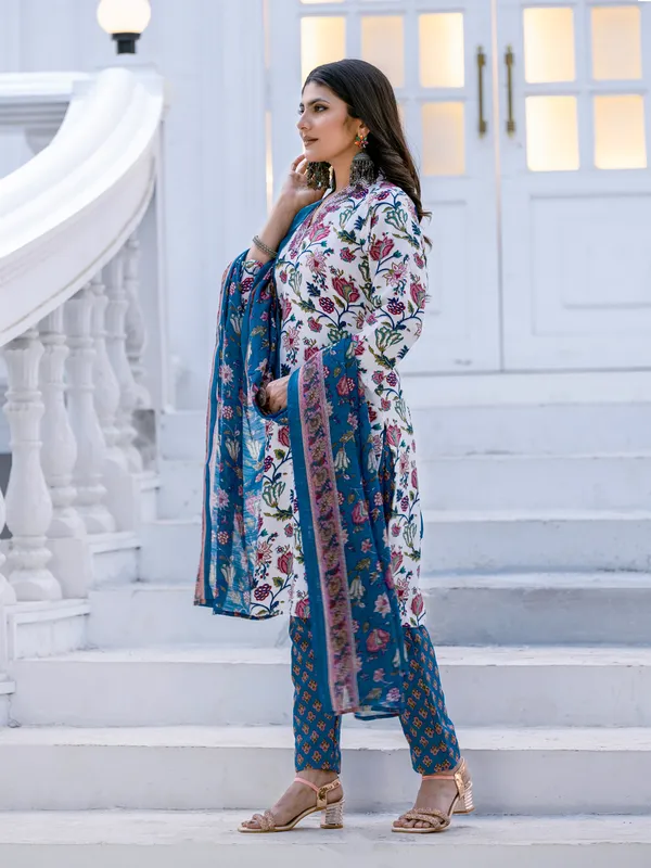 Fully_Stiched_Rayon_Printed
Kurti_(WHITE)
