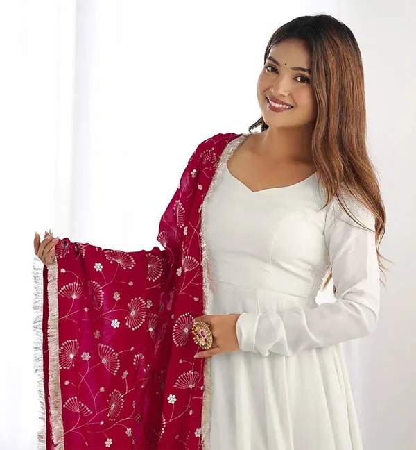 White_&_Red_Georgette_Anarkali_Gown_For_Women