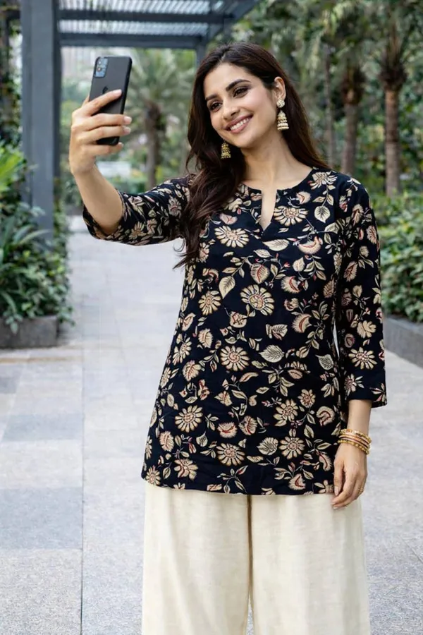 Black_&_Cream_Rayon_Tunic_With_Palazzo_Set_For_Women