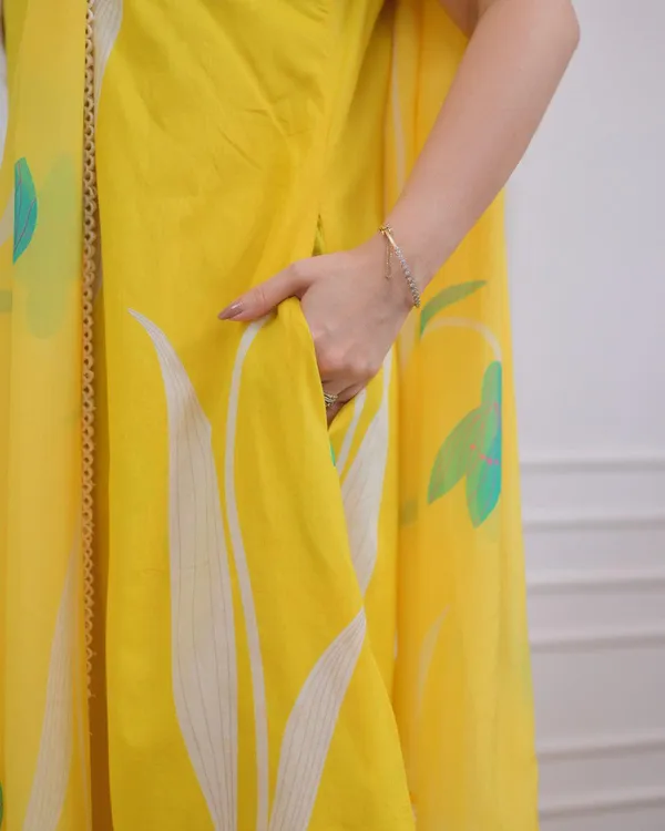 Fully_Stiched_Rayon_Printed
Kurti_(YELLOW)