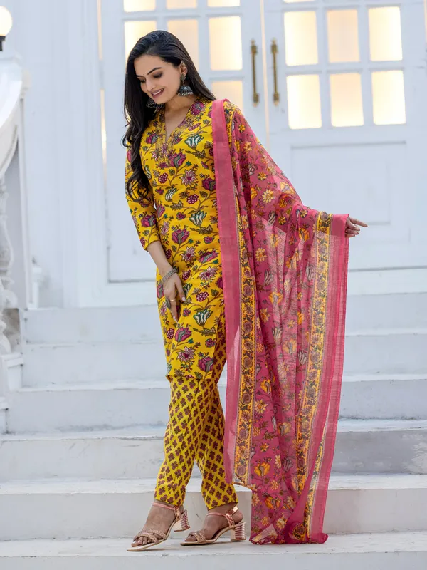 Fully_Stiched_Rayon_Printed
Kurti_(YELLOW)