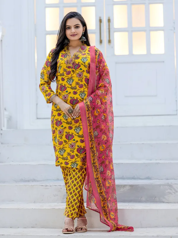 Fully_Stiched_Rayon_Printed
Kurti_(YELLOW)