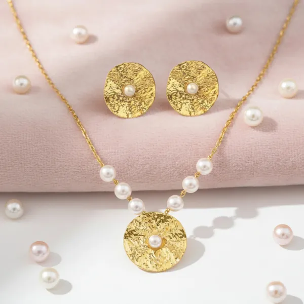 Gold_Anti_Tarnish_Textured_Pendant_Necklace_Matching_Earrings