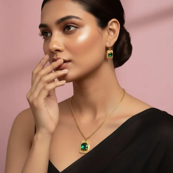 Gold_And_Green_Emerald_Bliss_Pendant_Set_Stylish_Crystal_Necklace