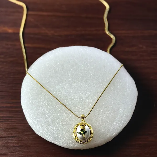 Gold_And_White_Rosetta_Pearl_Bloom_Pendant
