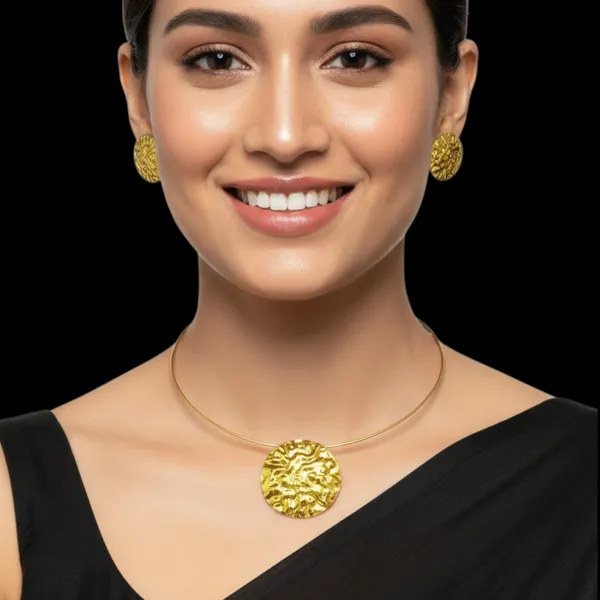 Gold_Hammered_Choker_Necklace_Set_For_Women_Stylish_Statement_Jewelry_With_Round_Disc_Earrings