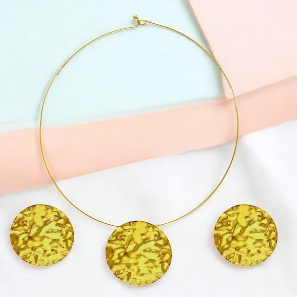 Gold_Hammered_Choker_Necklace_Set_For_Women_Stylish_Statement_Jewelry_With_Round_Disc_Earrings