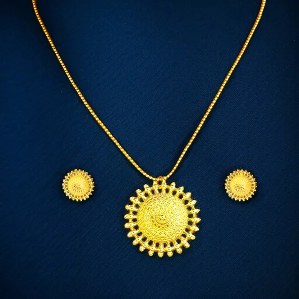 Designer_Pendant_Earrings_Set_Lightweight_Gold_Finish_Necklace_Combo