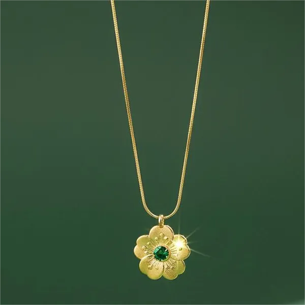 Gold_Floral_Pendant_Necklace_With_Cubic_Emerald_Stone