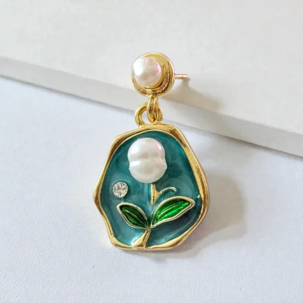 Gold_And_Green_Luxury_Antique_Floral_Enamel_Drop_Earrings