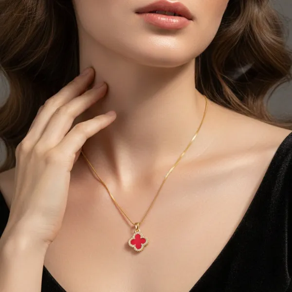 Gold_And_Red_Clover_Pendant_Necklace_For_Women