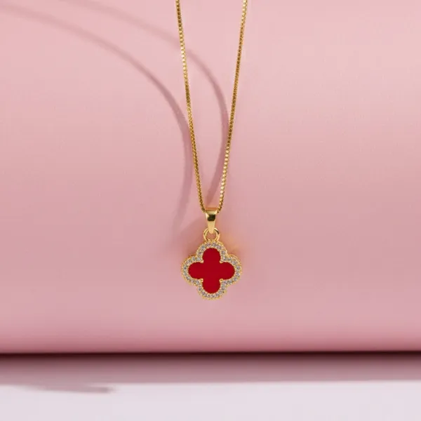 Gold_And_Red_Clover_Pendant_Necklace_For_Women