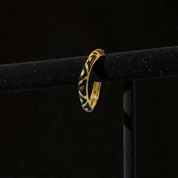 Gold_And_Black_Enamel_Curved_Adjustable_Bracelet_For_Women