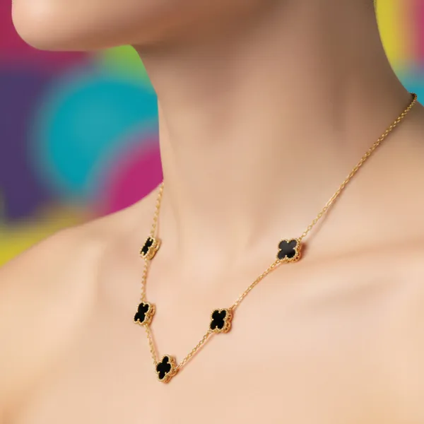 Gold_And_Black_Clover_Chain_Pendant_Necklace_With_Gold_Finish_Anti_Tarnish_Luxury_Women_S_Jewelry